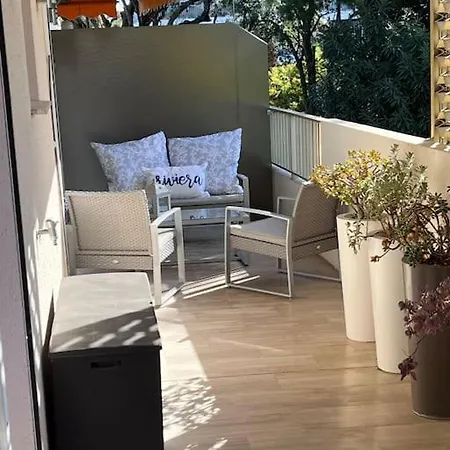 Avec Terrasse, Vue Jardin Et Piscine Апартаменты