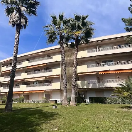 Апартаменты Avec Terrasse, Vue Jardin Et Piscine