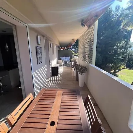 Climatise Avec Terrasse, Vue Jardin Et Piscine *